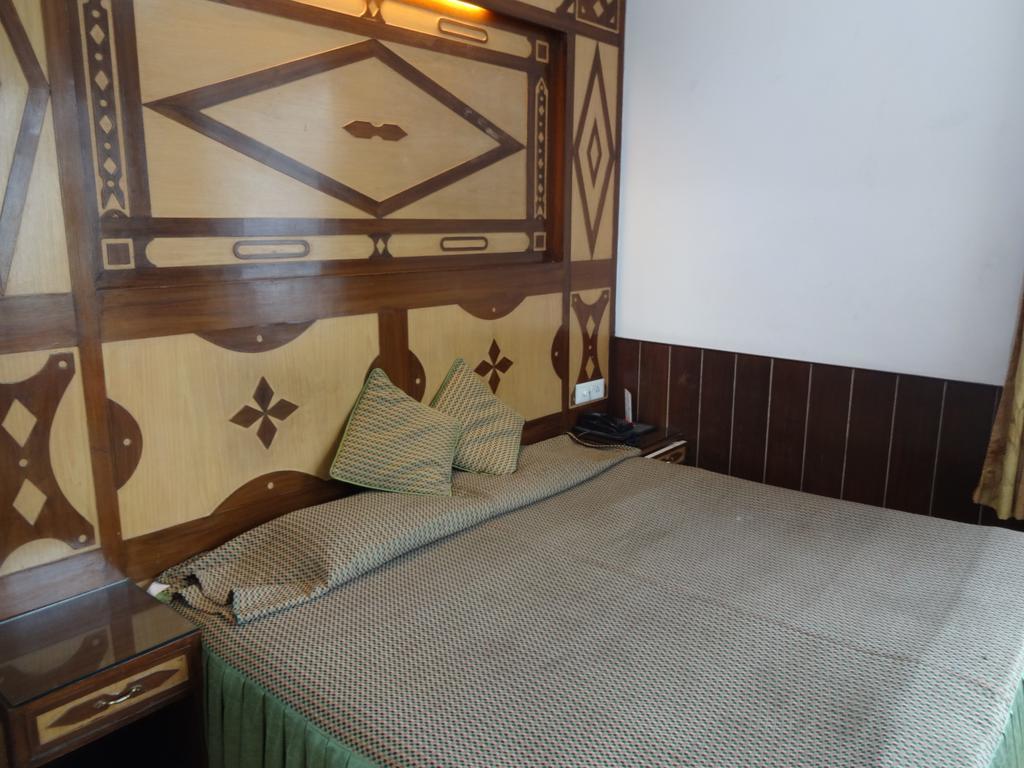 Hotel Ratan Dehradun Eksteriør bilde