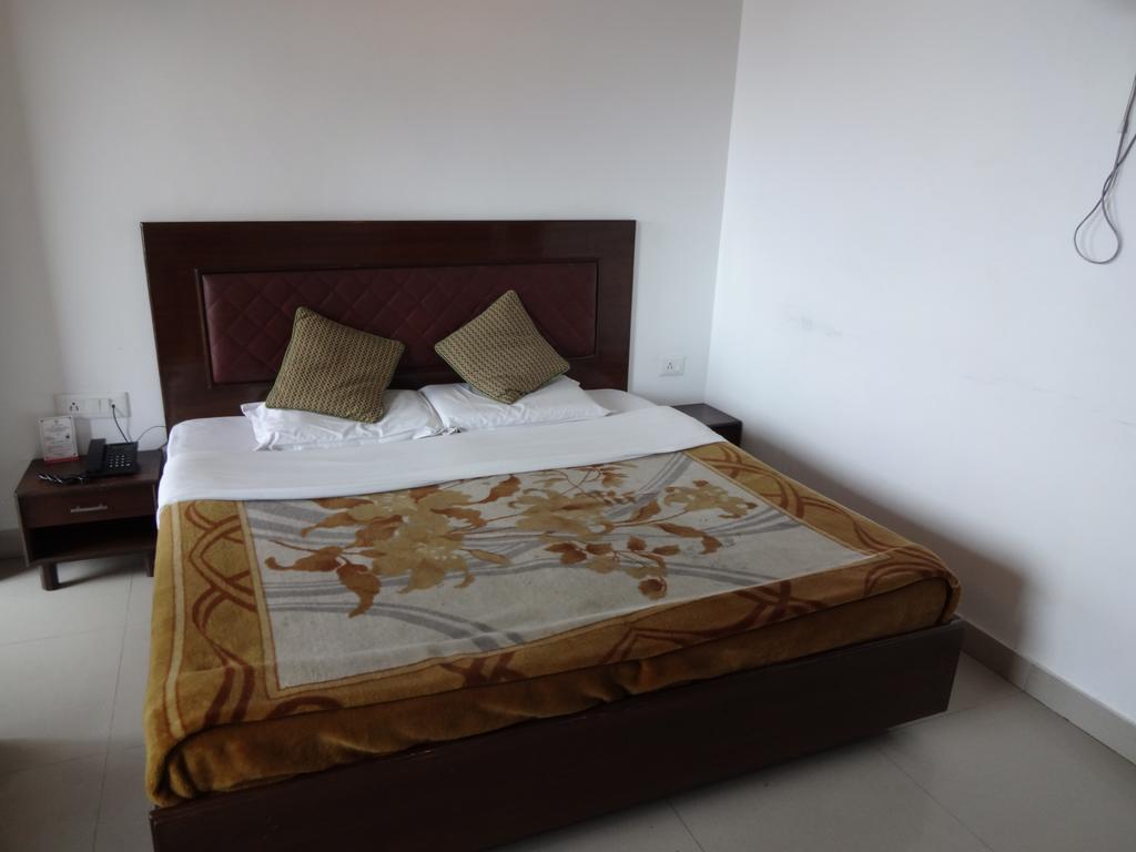 Hotel Ratan Dehradun Eksteriør bilde